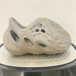 Yeezy foam runner | Size 4k | Like new, only been wore once.